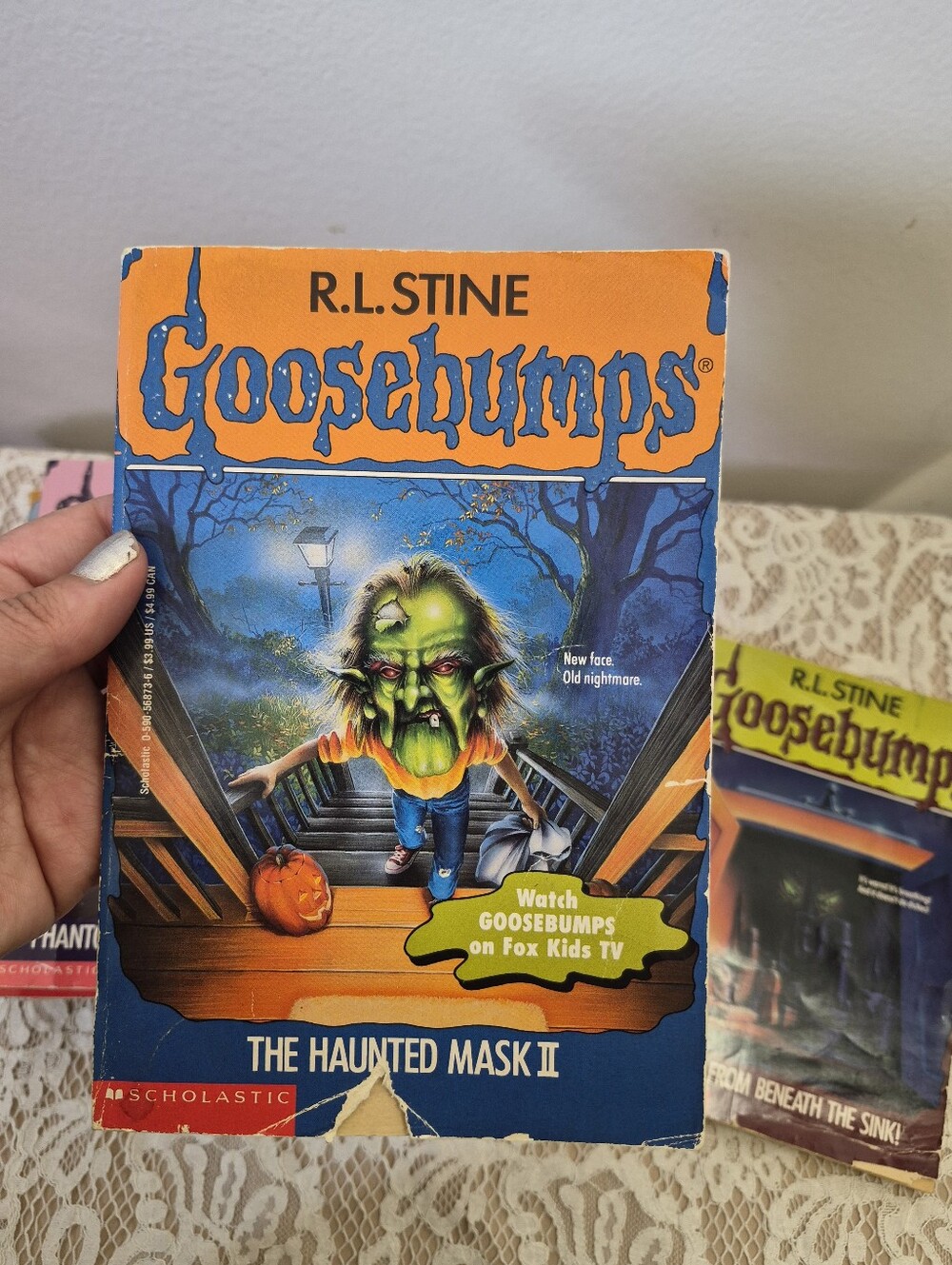 9 Goosebumps Books - Picture 9 of 12